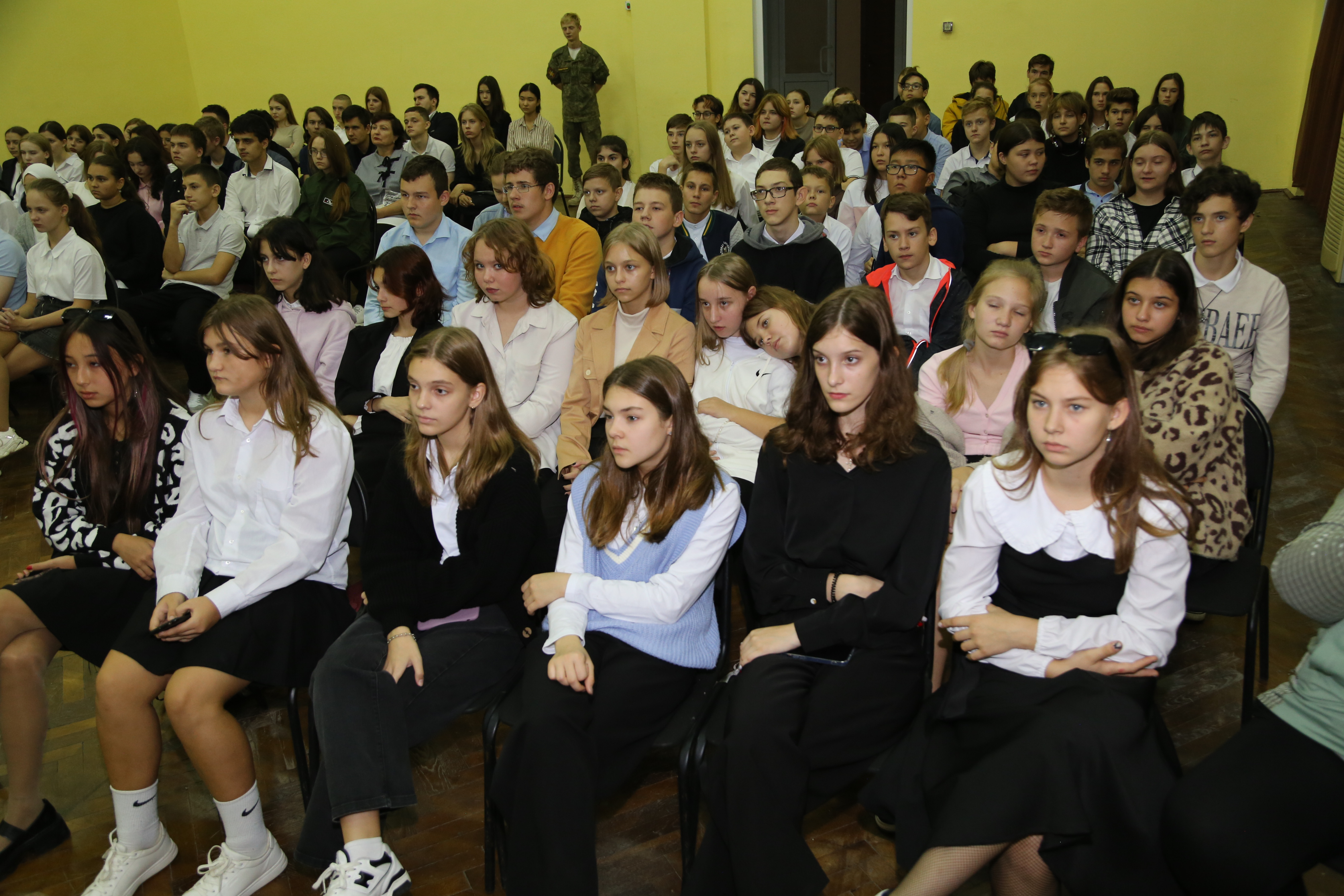 Школа 48 астрахань. 48 Школа Астрахань. Молодежь 2022. Школа номер 48 Астрахань фото.