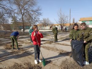 Володарские патриоты на субботнике