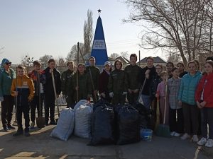 Володарские патриоты на субботнике