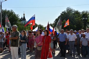 Астраханские патриоты празднуют День Государственного флага России