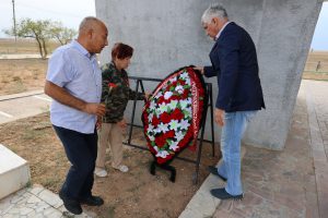 Астраханские и калмыцкие патриоты на торжественном мероприятие в поселке Хулхута