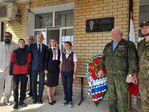 В одной из школ города Астрахани увековечили память Героя СВО