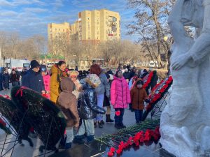 Возложение венков в День защитника отечества