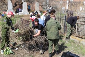 Астраханские патриоты в акции «Очистим историческую память от мусора»