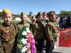 Володарские патриоты на митинге в Парке Победы