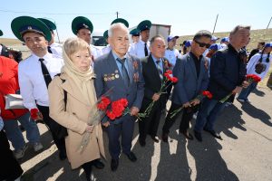 Астраханские и калмыцкие патриоты на митинге в пос. Хулхута Яшкульского района Республики Калмыкия