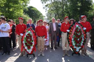 Астраханские патриоты чтят память защитников Отечества