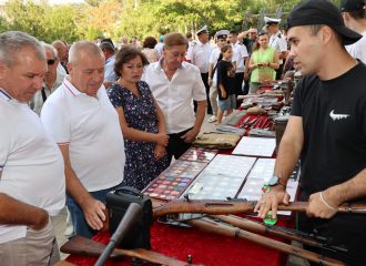 Астраханские патриоты, в рамках Дня солидарности в борьбе с терроризмом, организовали и провели патриотические выставки и благотворительный концерт