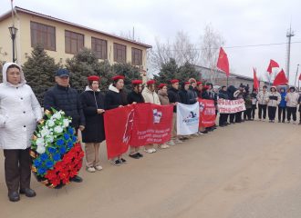 Патриоты Красноярского района Астраханской области понят своих Героев