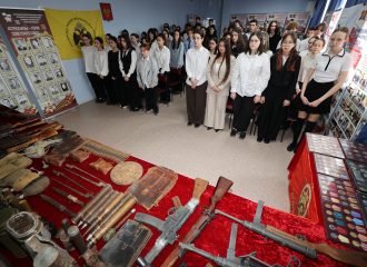 Уроки мужества и патриотические выставки в Астраханкой лингвистической гимназии