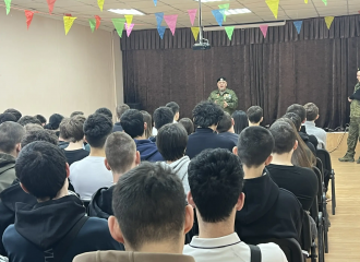 В Колледже ЖКХ АГАСУ прошел пронзительный Урок Мужества с Героями СВО