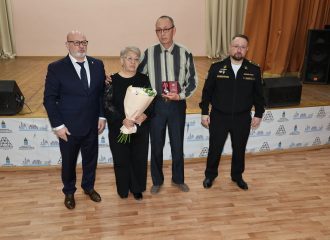 «Их подвиг навсегда в наших сердцах»: в Астрахани родным героев СВО вручили государственные награды