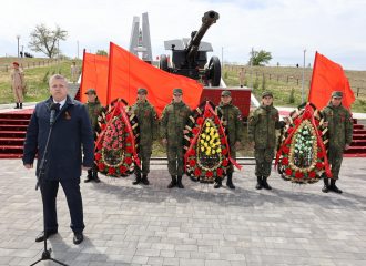 В Хулхуте почтили память бойцов 28-й армии: в Калмыкии прошёл ежегодный патриотический митинг