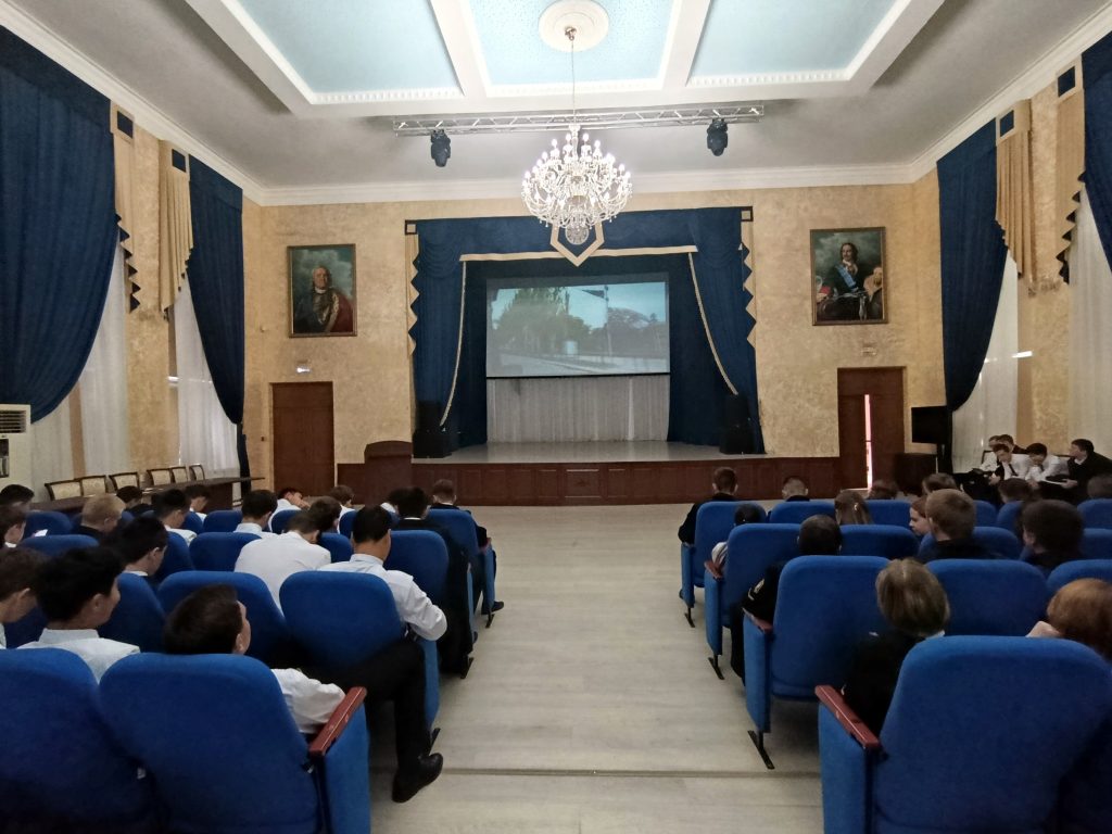 «Донбасс: путь к миру» – курсанты Каспийского института встретили знаки единства