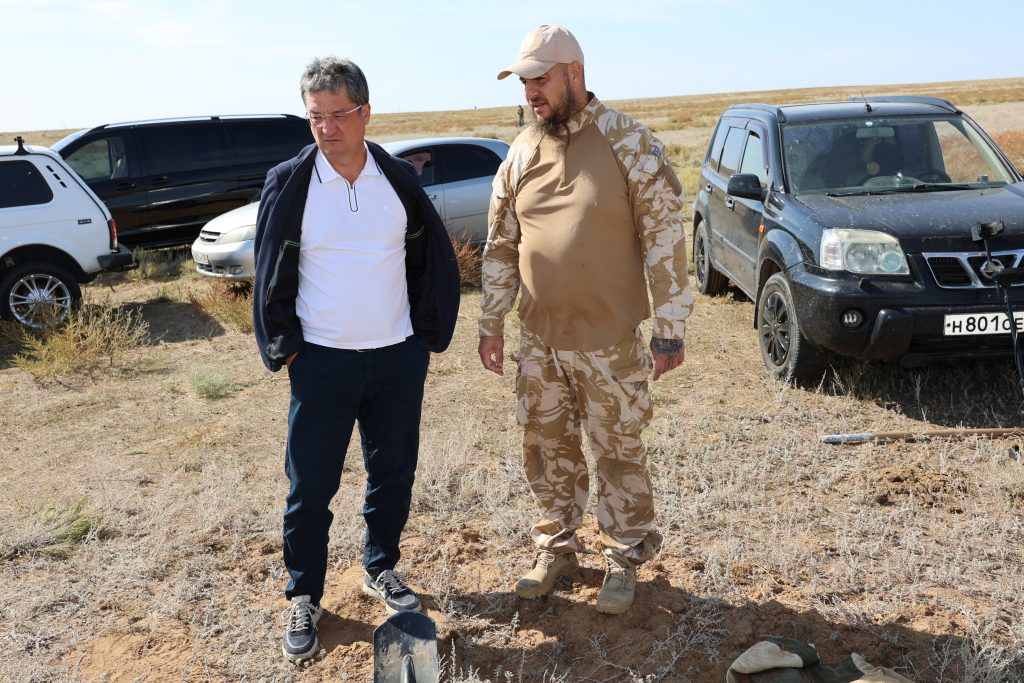 В калмыцких степях астраханские поисковики нашли останки трёх красноармейцев